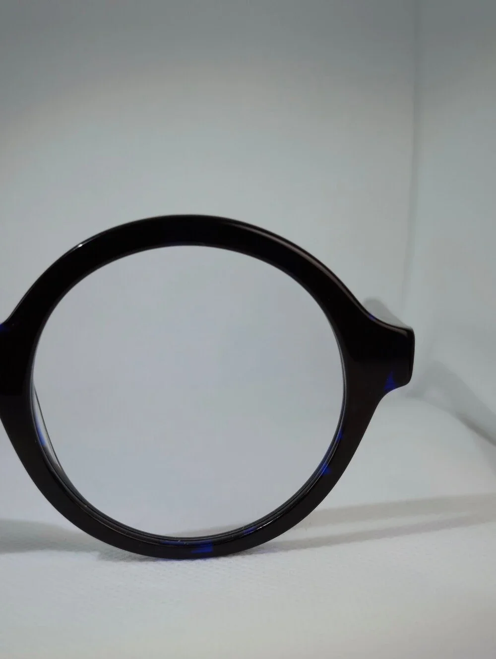 Groove Round Women's Black with Blue. Mid Bridge, Mid Temple Attachment.